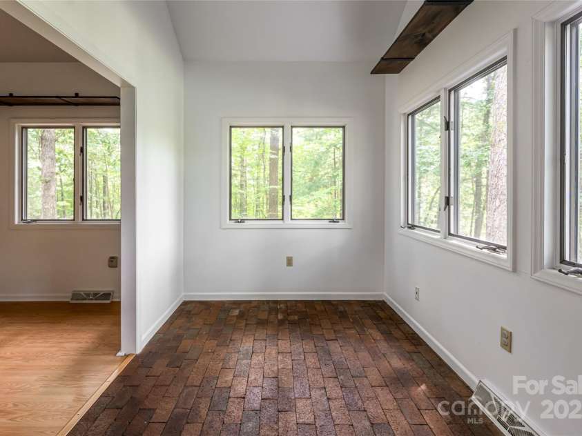 427 Shadowwood Drive, Leicester, NC 28748.  MLS# CAR4292617, YatesRealty ID 32342. 