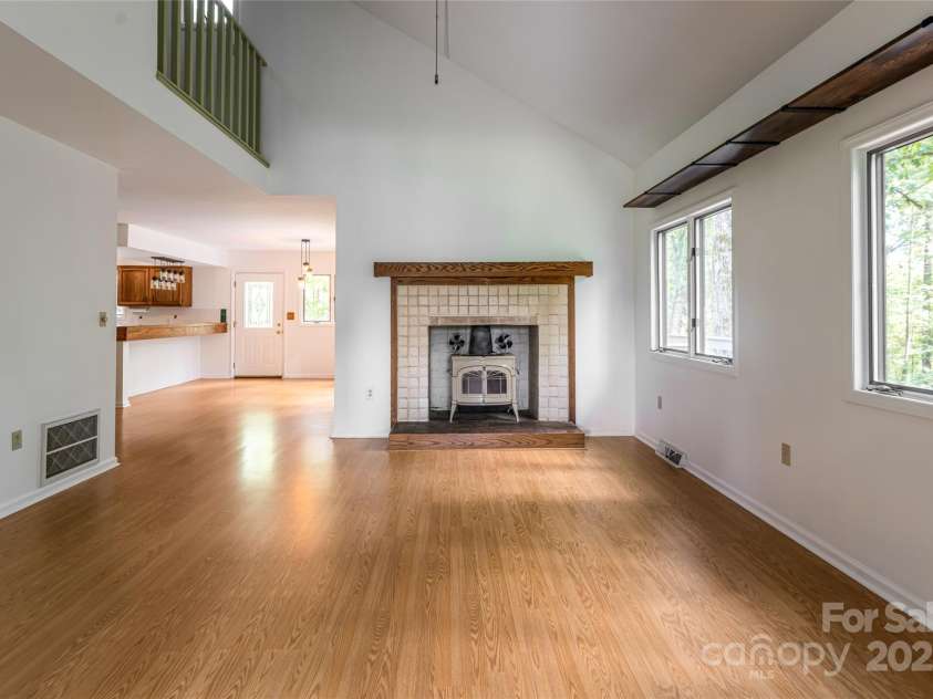 427 Shadowwood Drive, Leicester, NC 28748.  MLS# CAR4292617, YatesRealty ID 32342. 