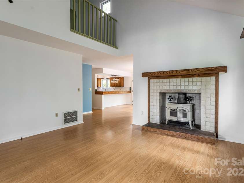 427 Shadowwood Drive, Leicester, NC 28748.  MLS# CAR4292617, YatesRealty ID 32342. 
