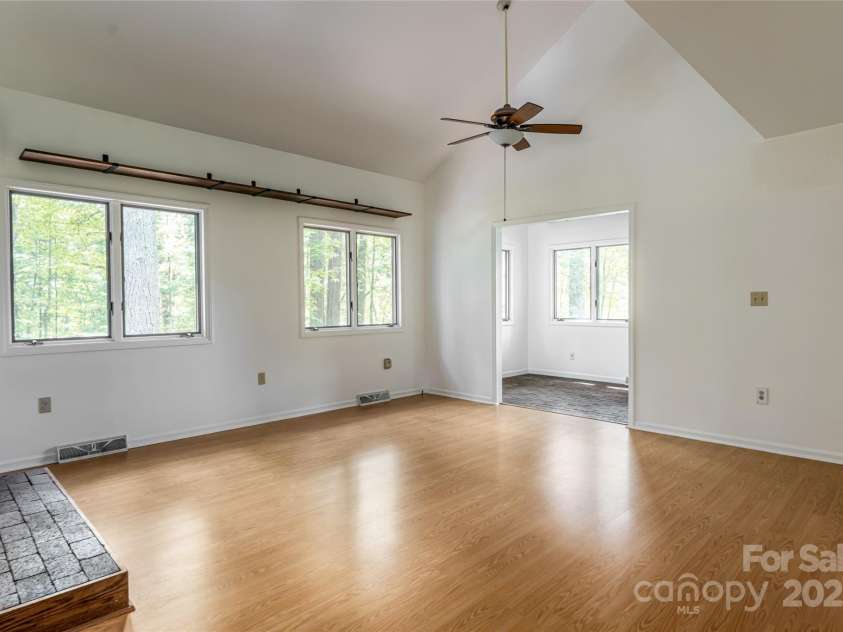 427 Shadowwood Drive, Leicester, NC 28748.  MLS# CAR4292617, YatesRealty ID 32342. 