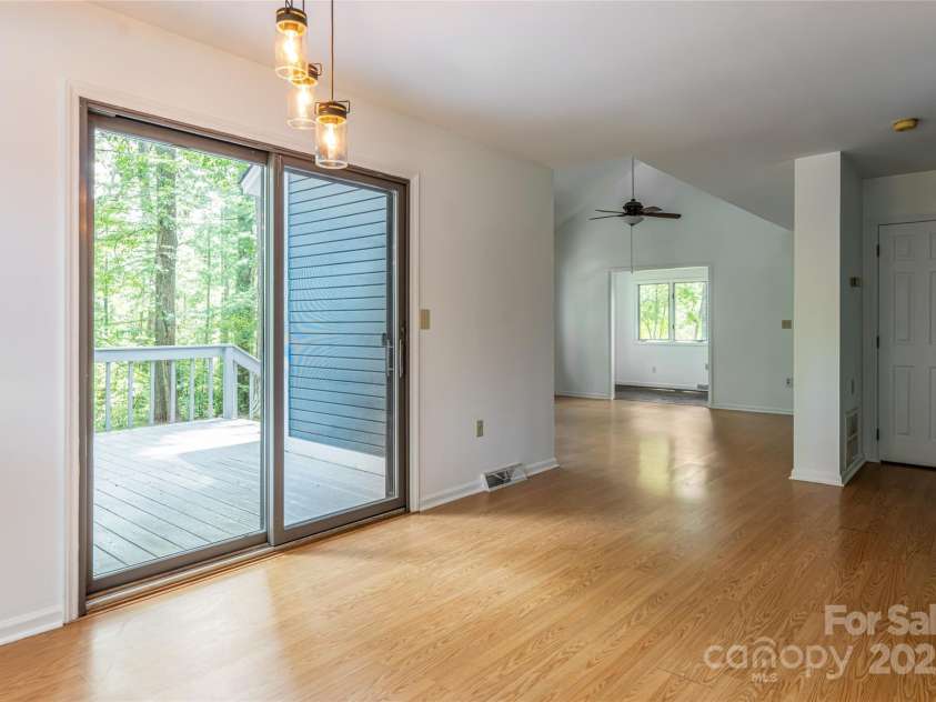 427 Shadowwood Drive, Leicester, NC 28748.  MLS# CAR4292617, YatesRealty ID 32342. 