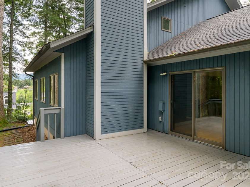 427 Shadowwood Drive, Leicester, NC 28748.  MLS# CAR4292617, YatesRealty ID 32342. 
