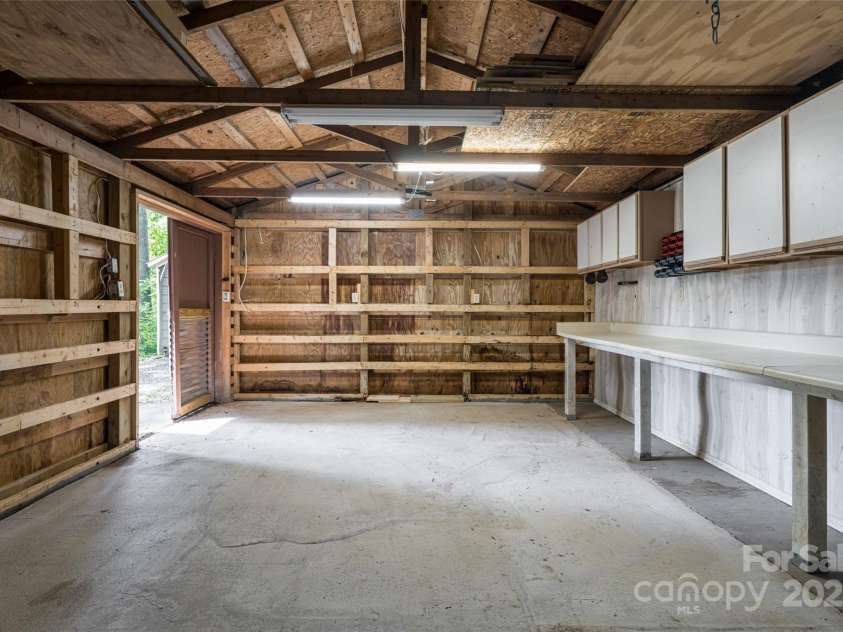 427 Shadowwood Drive, Leicester, NC 28748.  MLS# CAR4292617, YatesRealty ID 32342. 