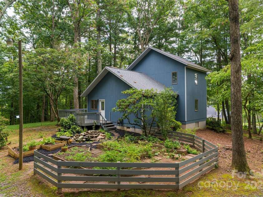 427 Shadowwood Drive, Leicester, NC 28748.  MLS# CAR4292617, YatesRealty ID 32342. 