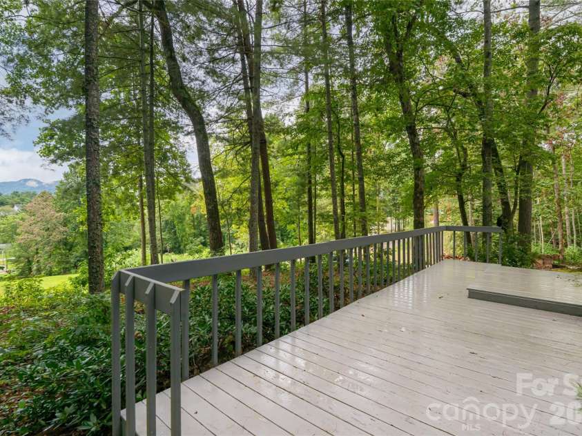 427 Shadowwood Drive, Leicester, NC 28748.  MLS# CAR4292617, YatesRealty ID 32342. 