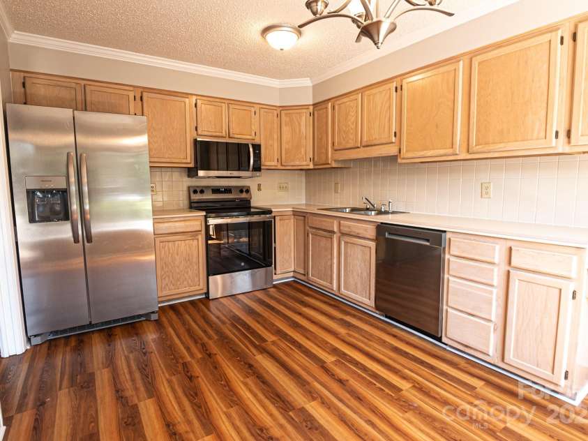 1115 Birch Tree Way, Greensboro, NC 27410.  MLS# CAR4292903, YatesRealty ID 32345. KITCHEN