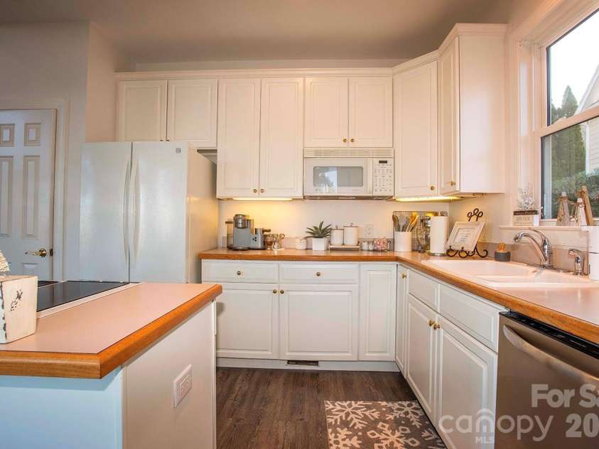 40 Bunker Court, Mills River, NC 28759.  MLS# CAR4396834, YatesRealty ID 32345. 