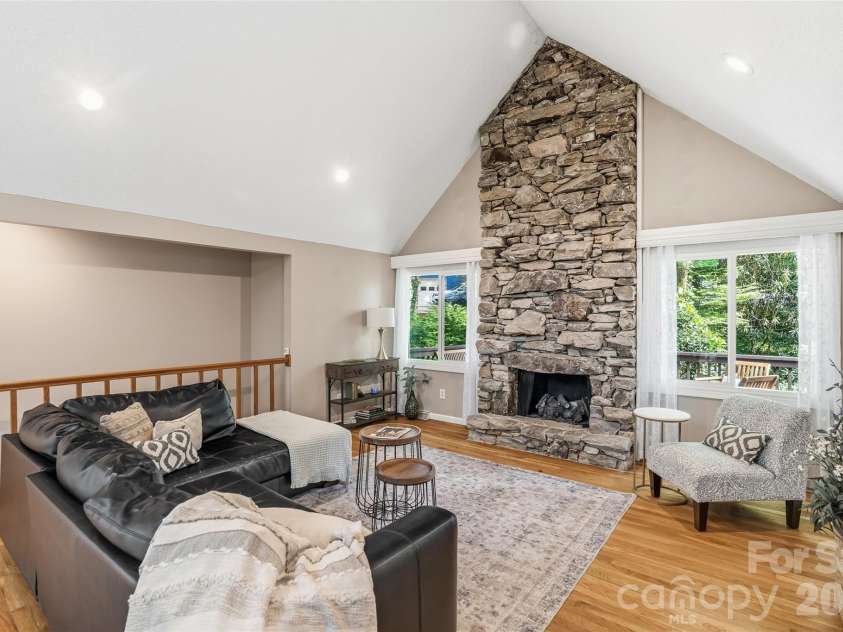 16 Canterbury Drive, Arden, NC 28704.  MLS# CAR4396207, YatesRealty ID 32349. 
