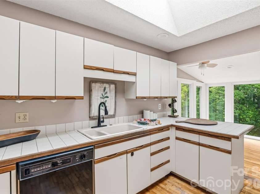 16 Canterbury Drive, Arden, NC 28704.  MLS# CAR4396207, YatesRealty ID 32349. 