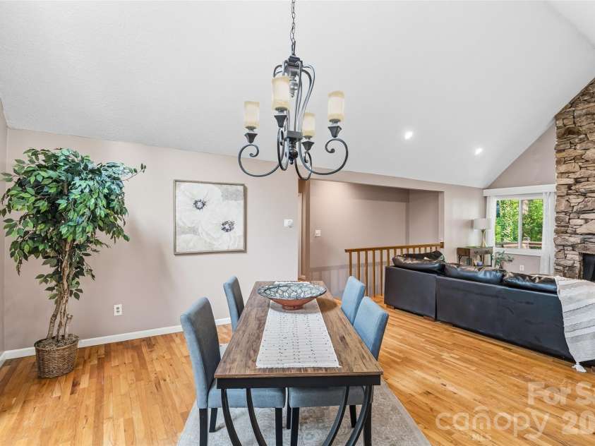 16 Canterbury Drive, Arden, NC 28704.  MLS# CAR4396207, YatesRealty ID 32349. 