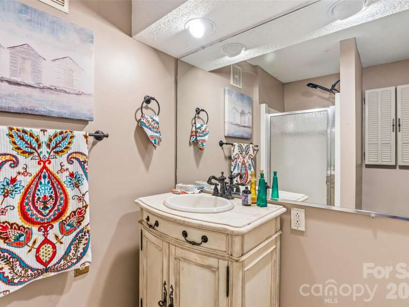 16 Canterbury Drive, Arden, NC 28704.  MLS# CAR4396207, YatesRealty ID 32349. 
