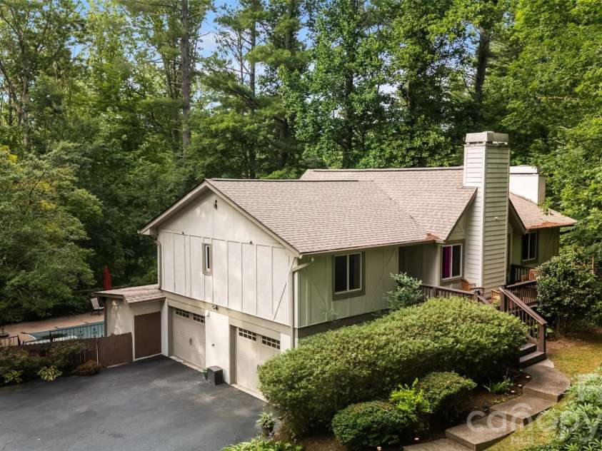 16 Canterbury Drive, Arden, NC 28704.  MLS# CAR4396207, YatesRealty ID 32349. 