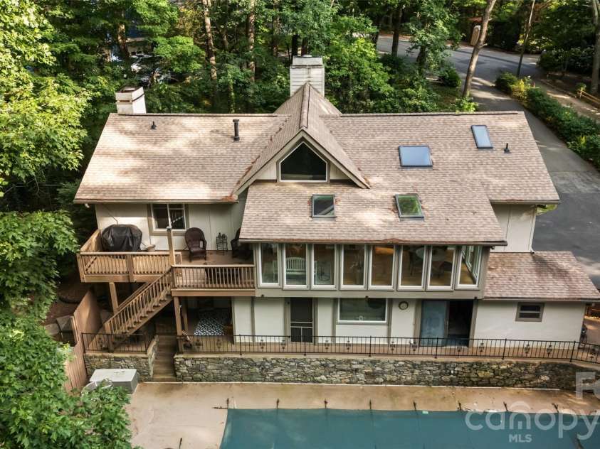 16 Canterbury Drive, Arden, NC 28704.  MLS# CAR4396207, YatesRealty ID 32349. 