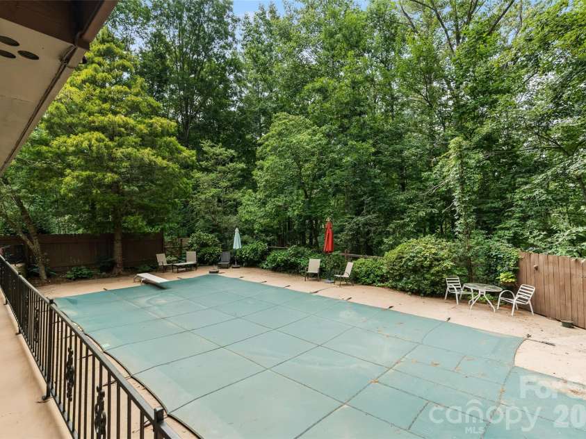 16 Canterbury Drive, Arden, NC 28704.  MLS# CAR4396207, YatesRealty ID 32349. 