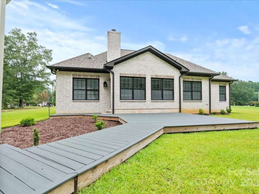 615 Little John Road, Cheraw, SC 29520.  MLS# CAR4290721, YatesRealty ID 32349. 