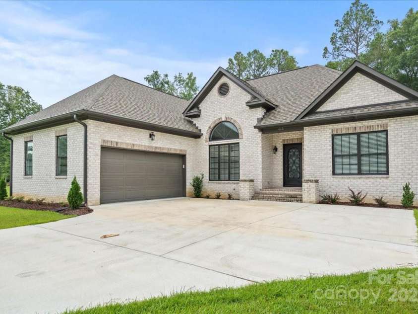 615 Little John Road, Cheraw, SC 29520.  MLS# CAR4290721, YatesRealty ID 32349. 