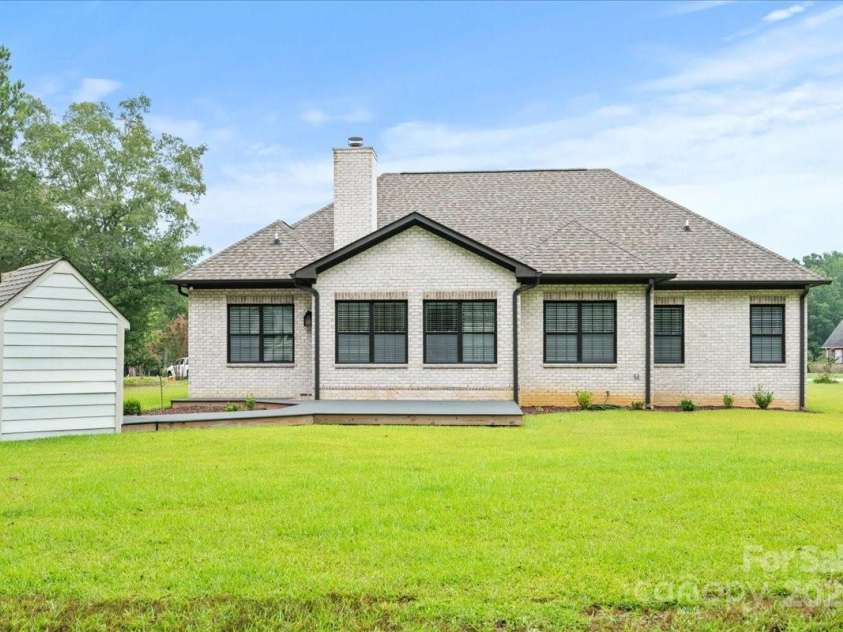 615 Little John Road, Cheraw, SC 29520.  MLS# CAR4290721, YatesRealty ID 32349. 