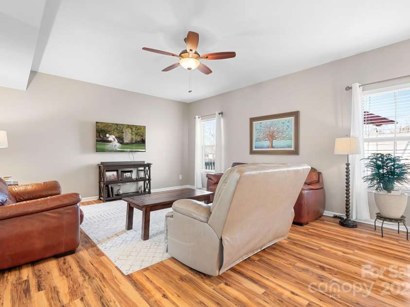 7217 Kenyon Drive, Denver, NC 28037.  MLS# CAR4233366, YatesRealty ID 3235. Living room