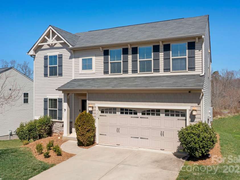 7217 Kenyon Drive, Denver, NC 28037.  MLS# CAR4233366, YatesRealty ID 3235. Two Car Garage