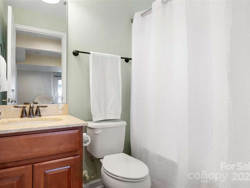 7217 Kenyon Drive, Denver, NC 28037.  MLS# CAR4316332, YatesRealty ID 3235. Basement full bathroom with tub/shower