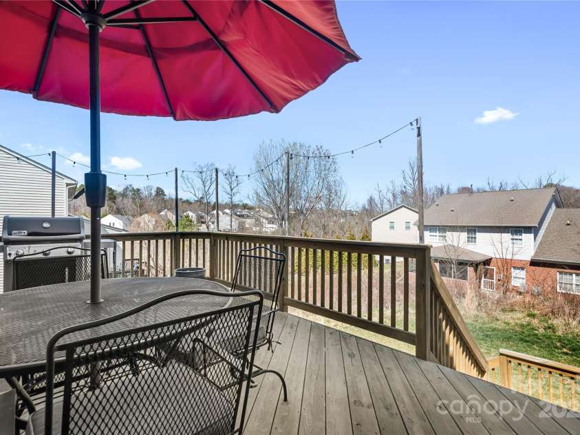 7217 Kenyon Drive, Denver, NC 28037.  MLS# CAR4316332, YatesRealty ID 3235. Deck with steps to backyard 