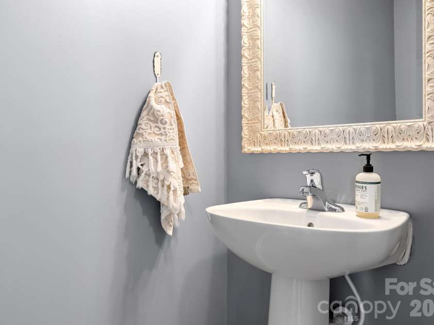 7217 Kenyon Drive, Denver, NC 28037.  MLS# CAR4316332, YatesRealty ID 3235. Half bathroom on main level 