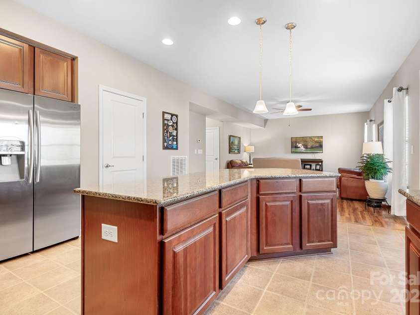 7217 Kenyon Drive, Denver, NC 28037.  MLS# CAR4316332, YatesRealty ID 3235. Kitchen with breakfast island