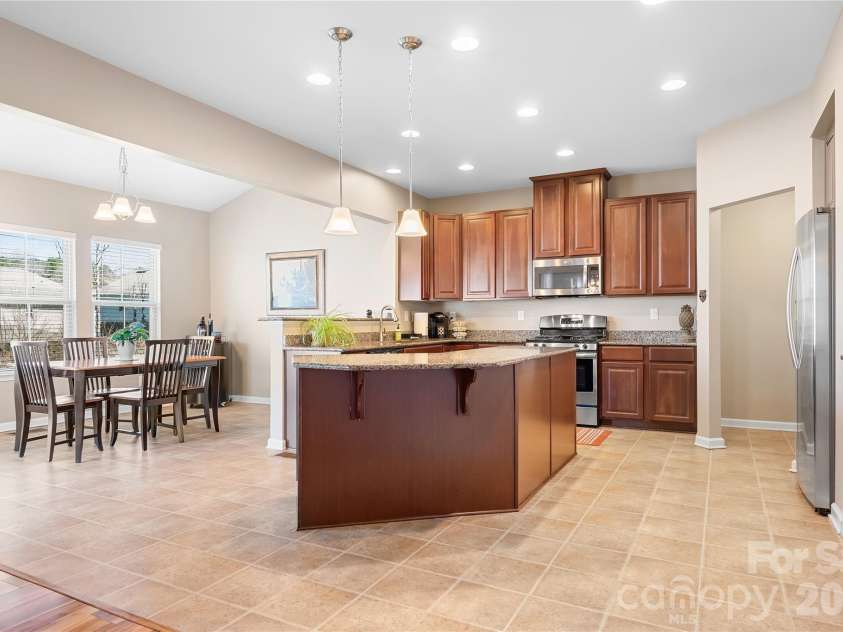 7217 Kenyon Drive, Denver, NC 28037.  MLS# CAR4316332, YatesRealty ID 3235. Kitchen/dining area 