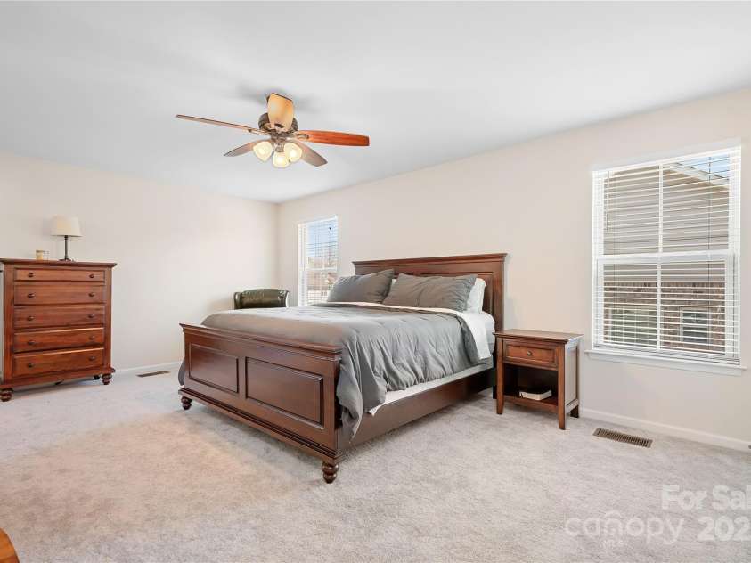 7217 Kenyon Drive, Denver, NC 28037.  MLS# CAR4316332, YatesRealty ID 3235. Large Primary bedroom 