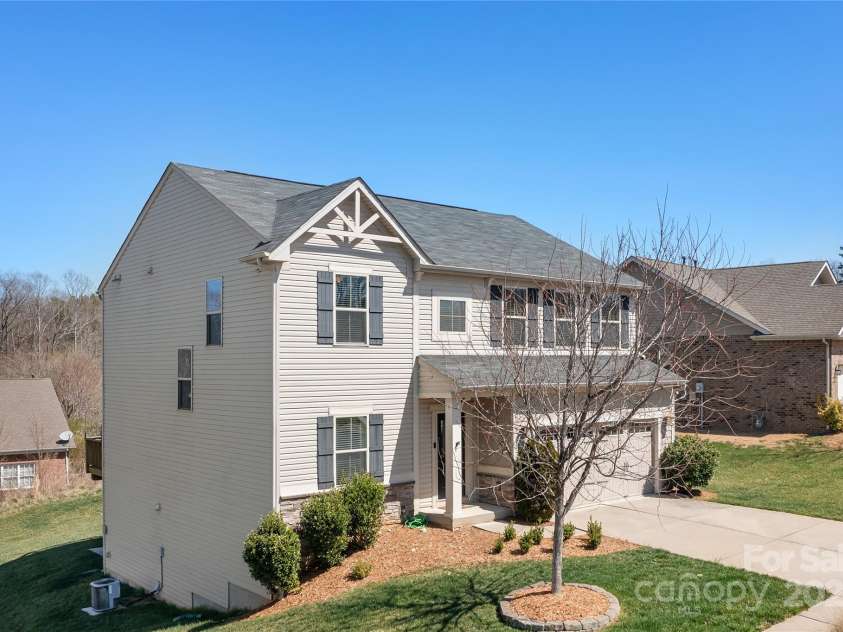 7217 Kenyon Drive, Denver, NC 28037.  MLS# CAR4316332, YatesRealty ID 3235. Side view of home 