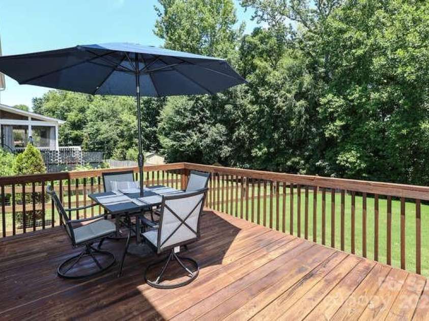 2923 Wheat Meadow Lane, Charlotte, NC 28270.  MLS# CAR4277608, YatesRealty ID 32350. 