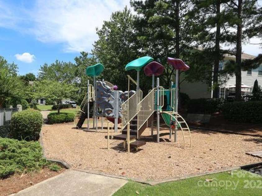 2923 Wheat Meadow Lane, Charlotte, NC 28270.  MLS# CAR4277608, YatesRealty ID 32350. 