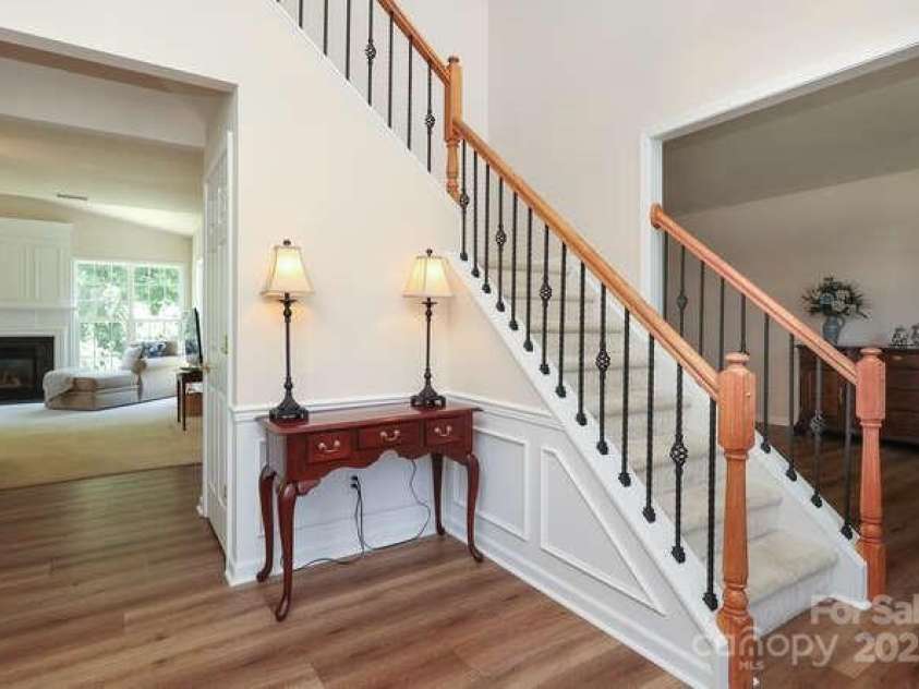 2923 Wheat Meadow Lane, Charlotte, NC 28270.  MLS# CAR4277608, YatesRealty ID 32350. Foyer