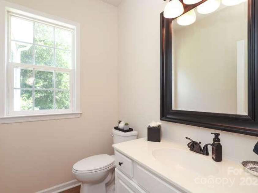 2923 Wheat Meadow Lane, Charlotte, NC 28270.  MLS# CAR4277608, YatesRealty ID 32350. Half Bath