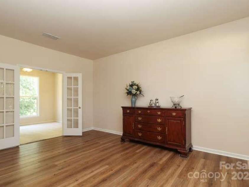 2923 Wheat Meadow Lane, Charlotte, NC 28270.  MLS# CAR4277608, YatesRealty ID 32350. Living Room