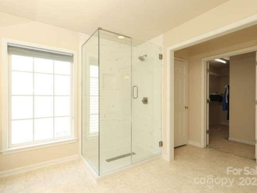 2923 Wheat Meadow Lane, Charlotte, NC 28270.  MLS# CAR4277608, YatesRealty ID 32350. Primary Bath