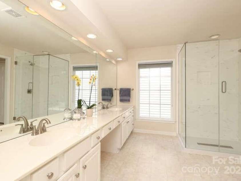 2923 Wheat Meadow Lane, Charlotte, NC 28270.  MLS# CAR4277608, YatesRealty ID 32350. Primary Bath