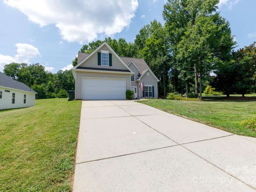 1585 Matthews Drive, Rock Hill, SC 29732.  MLS# CAR4284153, YatesRealty ID 32351. 