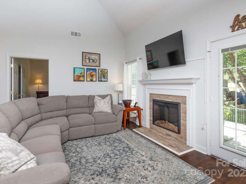 1585 Matthews Drive, Rock Hill, SC 29732.  MLS# CAR4284153, YatesRealty ID 32351. Great room