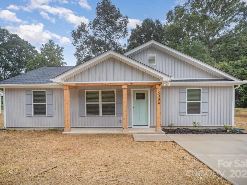 309 A Oakdale Avenue, Kannapolis, NC 28083.  MLS# CAR4287739, YatesRealty ID 32352. 