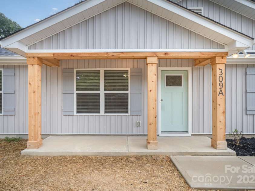 309 A Oakdale Avenue, Kannapolis, NC 28083.  MLS# CAR4287739, YatesRealty ID 32352. 