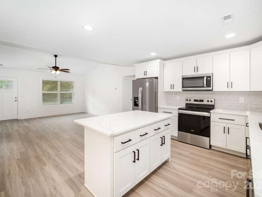 309 A Oakdale Avenue, Kannapolis, NC 28083.  MLS# CAR4287739, YatesRealty ID 32352. 