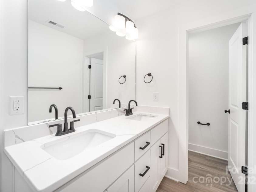 309 A Oakdale Avenue, Kannapolis, NC 28083.  MLS# CAR4287739, YatesRealty ID 32352. 