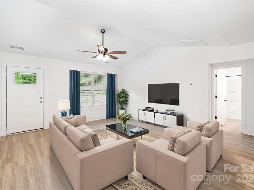 309 A Oakdale Avenue, Kannapolis, NC 28083.  MLS# CAR4287739, YatesRealty ID 32352. Virtually Staged