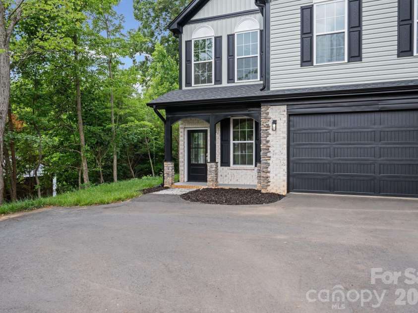 337 Petree Road, Winston Salem, NC 27106.  MLS# CAR4394954, YatesRealty ID 32353. 