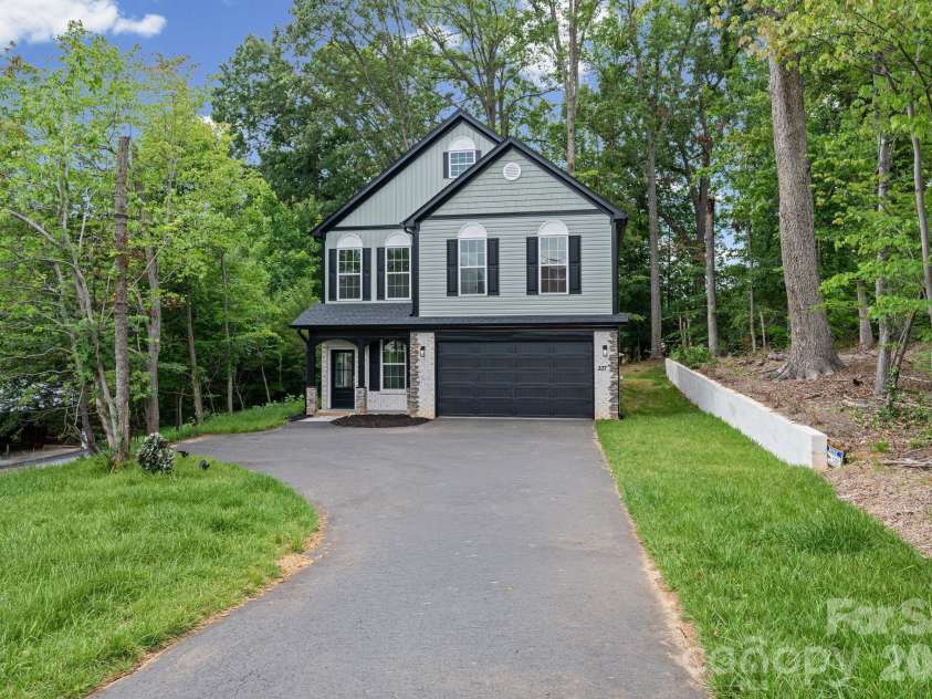337 Petree Road, Winston Salem, NC 27106.  MLS# CAR4394954, YatesRealty ID 32353. 