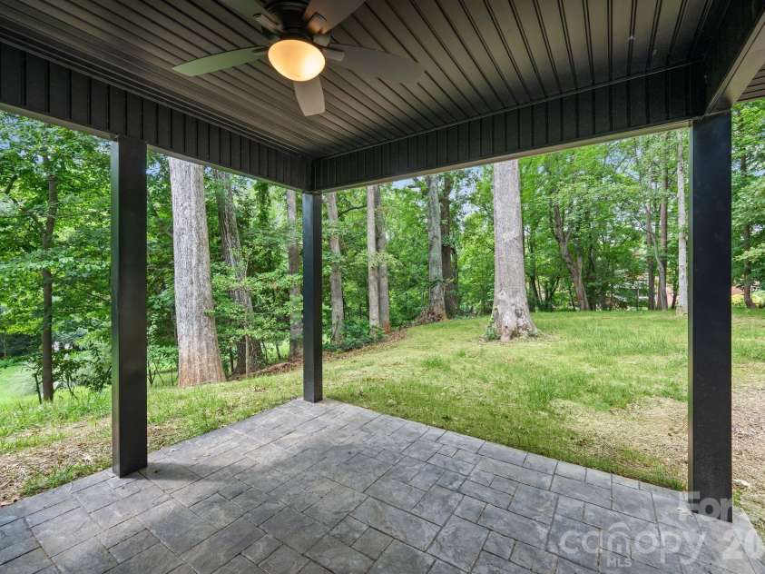 337 Petree Road, Winston Salem, NC 27106.  MLS# CAR4394954, YatesRealty ID 32353. Covered porch