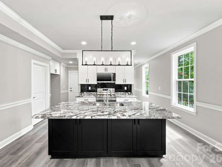 337 Petree Road, Winston Salem, NC 27106.  MLS# CAR4394954, YatesRealty ID 32353. Kitchen