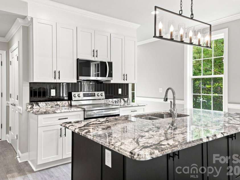 337 Petree Road, Winston Salem, NC 27106.  MLS# CAR4394954, YatesRealty ID 32353. Kitchen