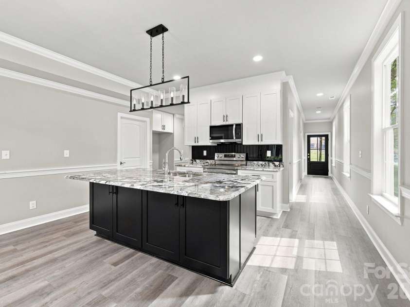 337 Petree Road, Winston Salem, NC 27106.  MLS# CAR4394954, YatesRealty ID 32353. Kitchen
